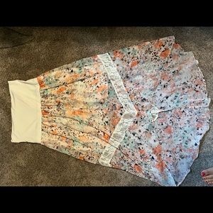 Vanity hi/low flowy lace accent skirt